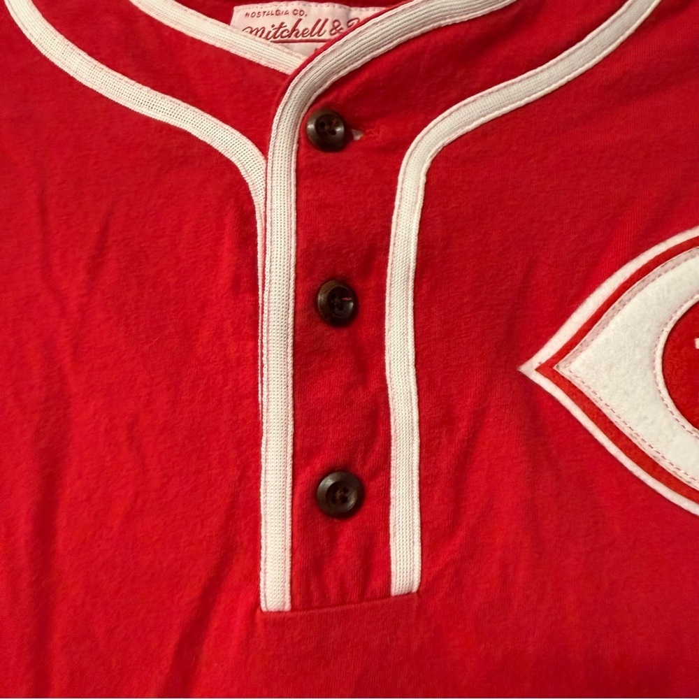 Mitchell & Ness Cincinnati Reds Cooperstown Collection Henley - Picture 4 of 5
